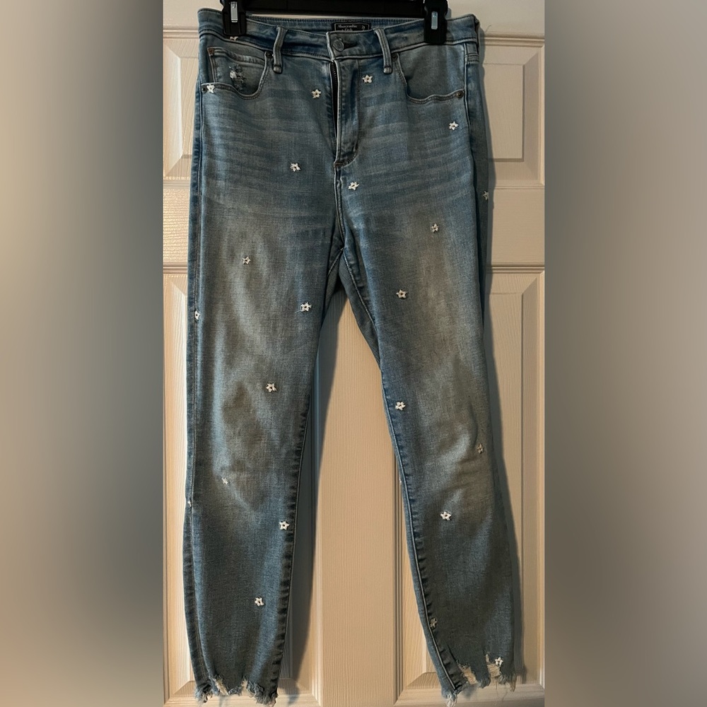 Abercrombie and Fitch Simone High Rise embroidered Ankle Jean size 6 short